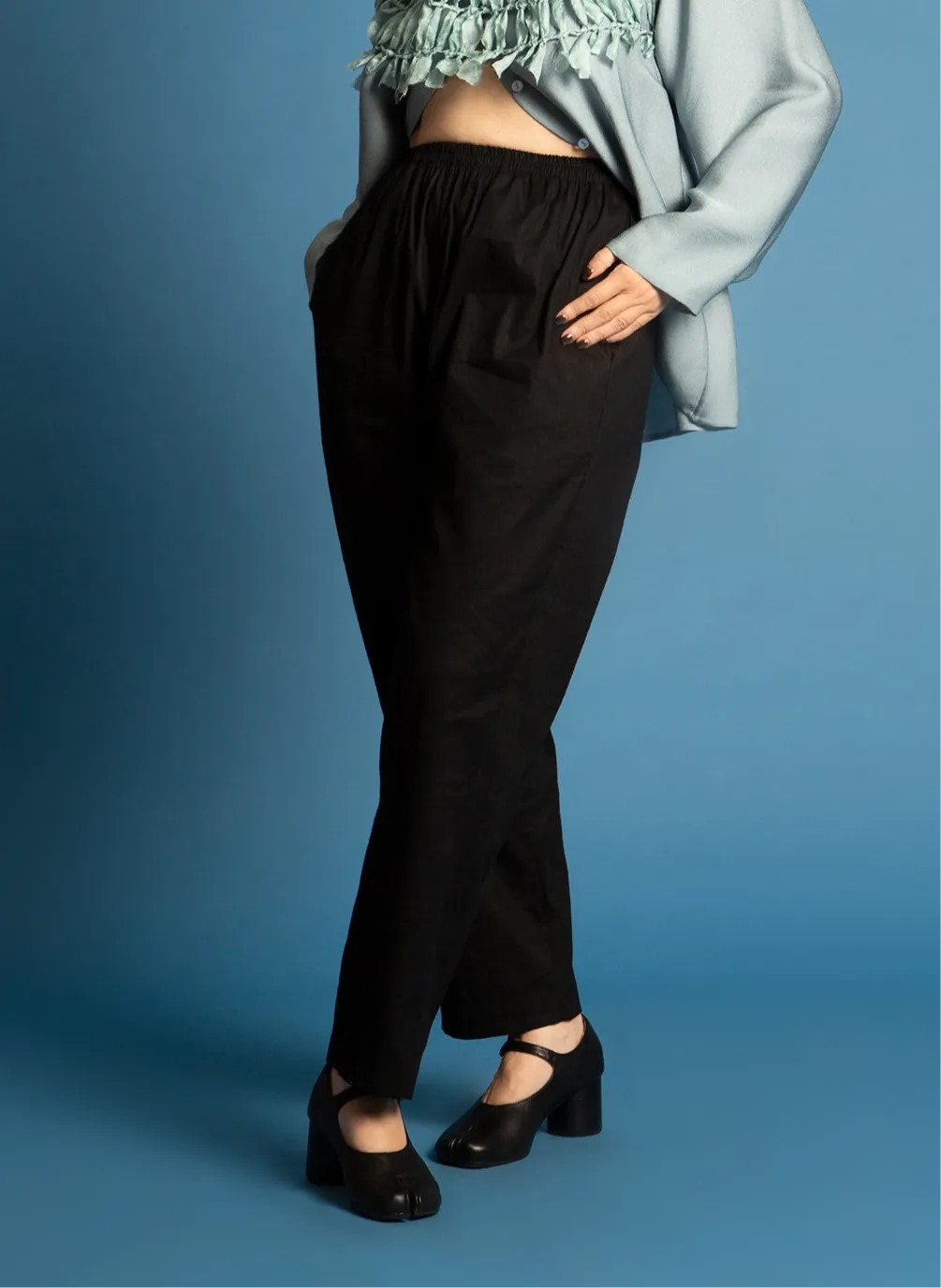 Le Pocket Tapered Pant w/ Elastic Waist in Black
